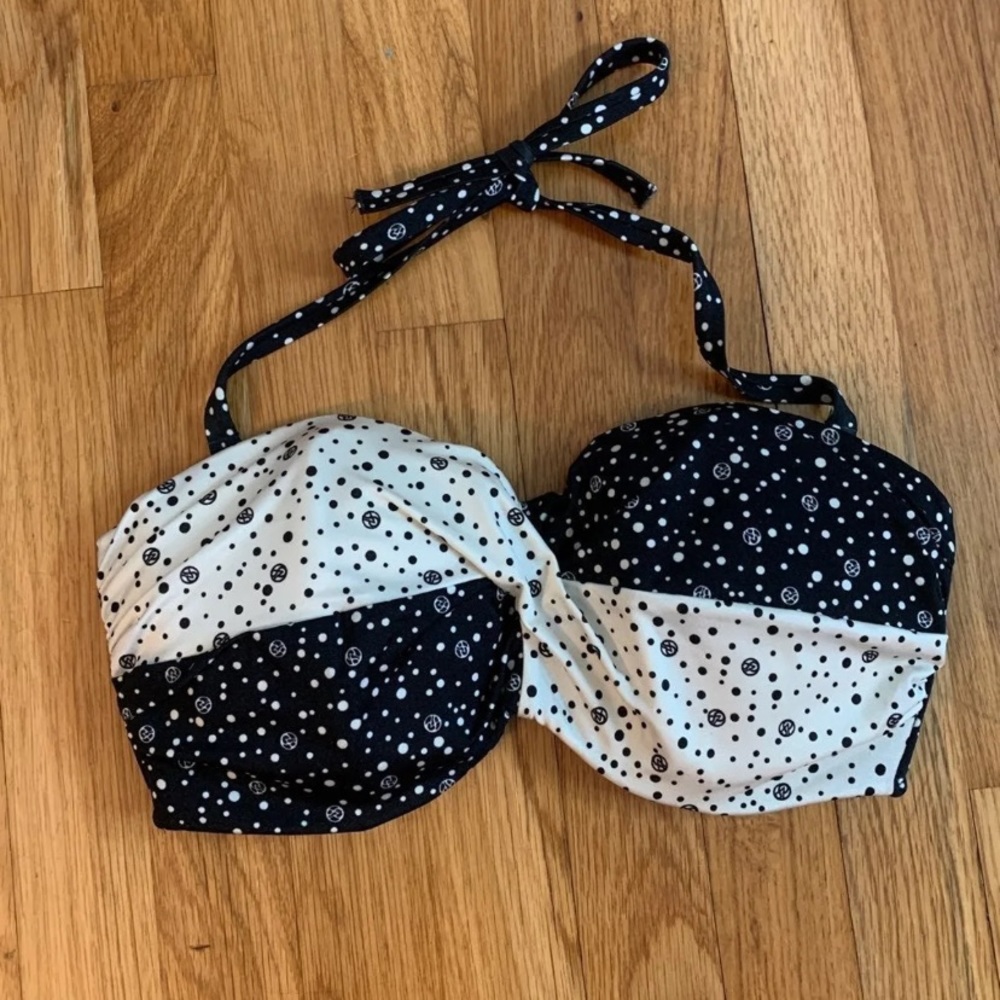 Victoria’s Secret Bikini - Picture 2 of 9